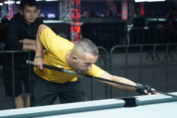 David Alcaide, hạng 12 thế giới, người Tây Ban Nha đang tập luyện tại Hà Nội 