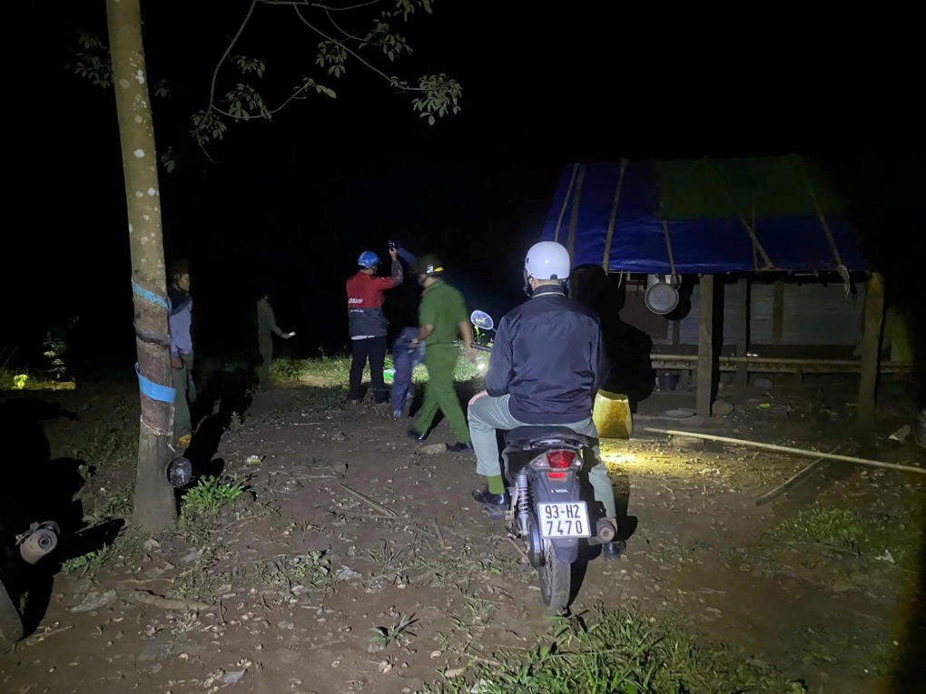 Cảnh sát truy lùng nghi phạm giết 3 người ở mọi ngóc ngách, ngăn chặn anh ta bỏ trốn sang Campuchia. Ảnh: Công an Đồng Nai