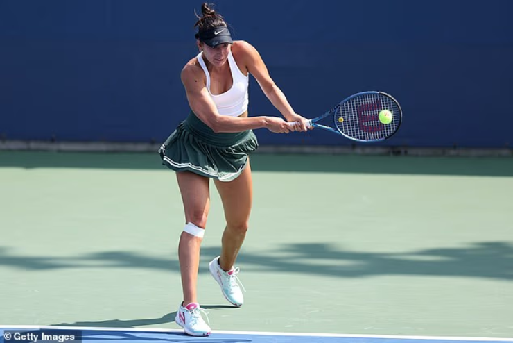 Nữ tay vợt Pháp bỗng dưng "đẹp như tiên" nhờ nâng cấp vòng 1 - 9