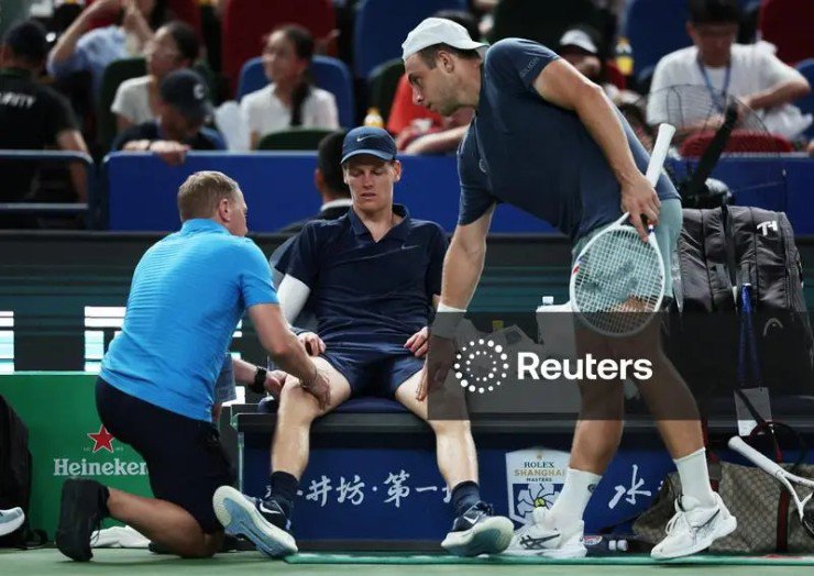 Sinner bỏ cuộc vì chấn thương