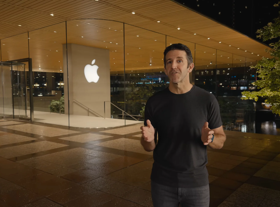 Phó chủ tịch cấp cao phụ trách Kỹ thuật Phần cứng của Apple — John Ternus.