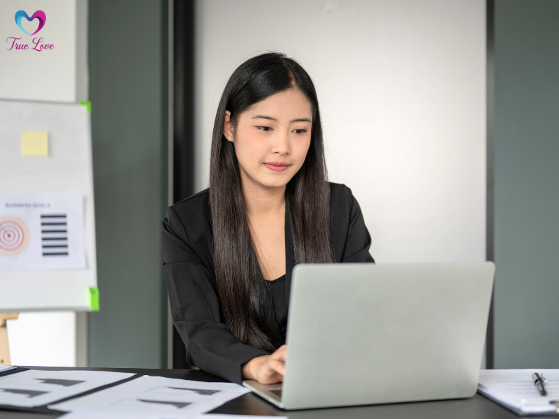 Có một thực tế vẫn tồn tại: phụ nữ càng thành đạt thì đường tình càng lận đận