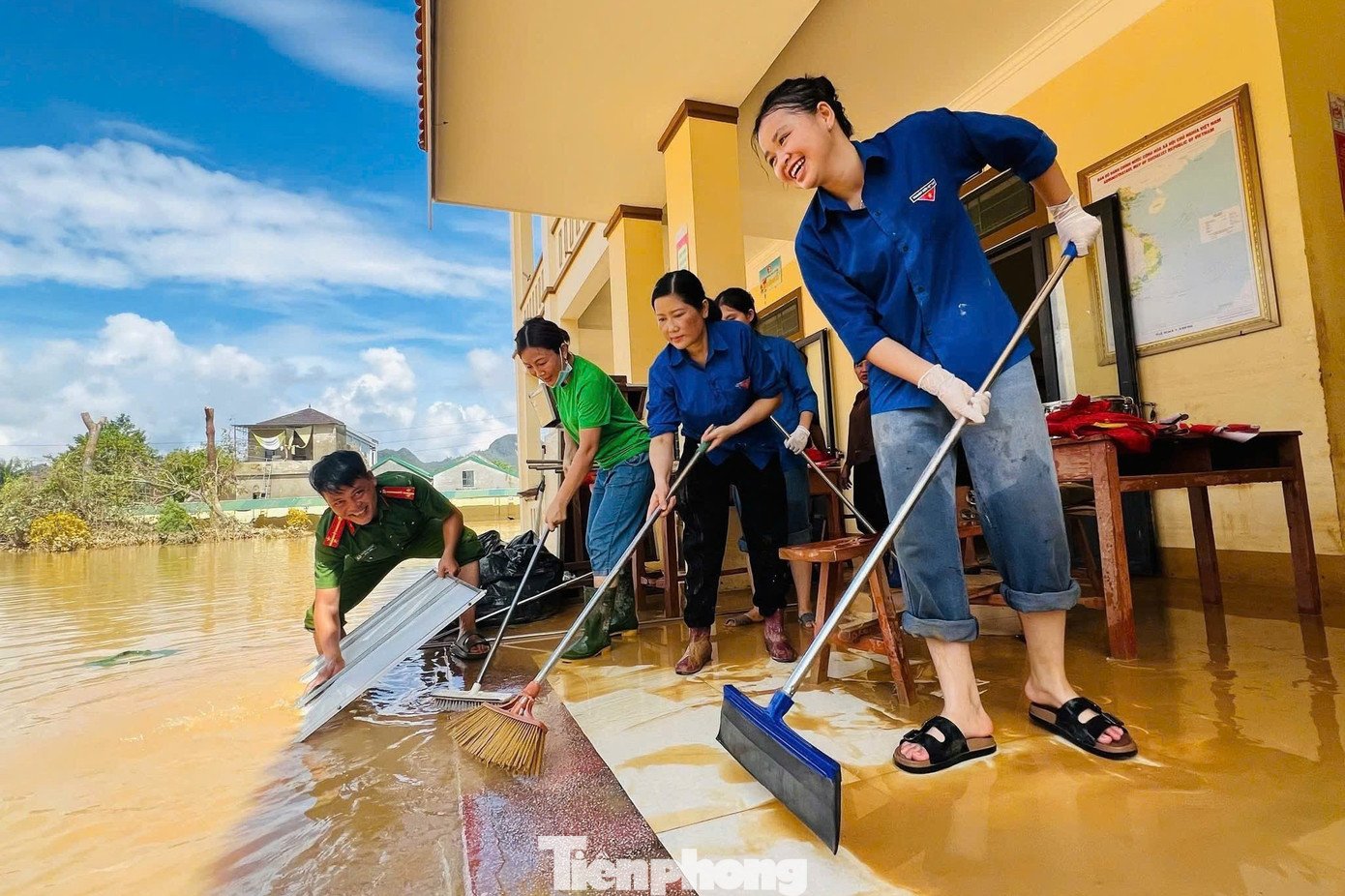 Nhiều trường học bị thiệt hại nặng nề sau bão lũ.