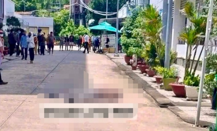 K. nhảy từ trên lầu 4 của bệnh viện xuống đất tự sát sau khi gây án.