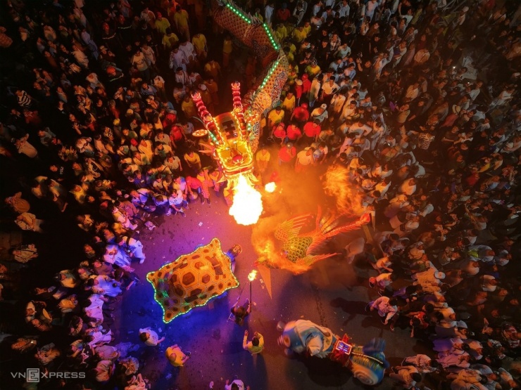 Biển người dự đại lễ 100 năm của đạo Cao Đài - 7