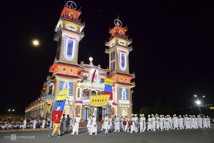 Biển người dự đại lễ 100 năm của đạo Cao Đài - 4