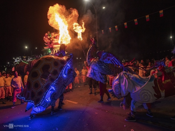 Biển người dự đại lễ 100 năm của đạo Cao Đài - 8