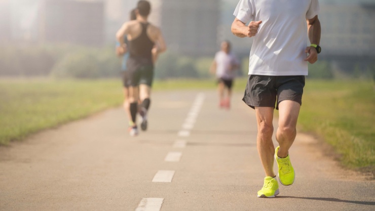 Ngoài việc đốt mỡ, chạy bộ còn nâng cao thể lực tổng thể và cải thiện chức năng tim – phổi.