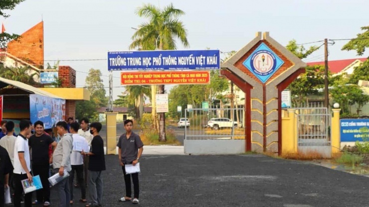 Sở GD&amp;ĐT Cà Mau cho phép các trường công lập thu 6 khoản tiền ngoài học phí.