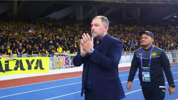 HLV Peter Cklamovski có còn tinh thần chỉ đạo các học trò? Ảnh: AFC.