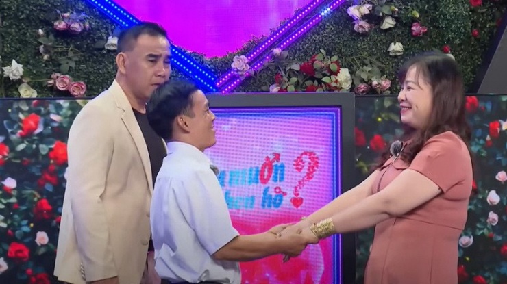 Cặp đôi vui vẻ trong giây phút gặp mặt. Ảnh cắt từ clip chương trình