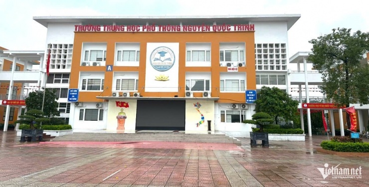 Trường học ở Hà Nội phản hồi về thông tin 'trời mưa vẫn điểm danh, xét đi học muộn' - 1