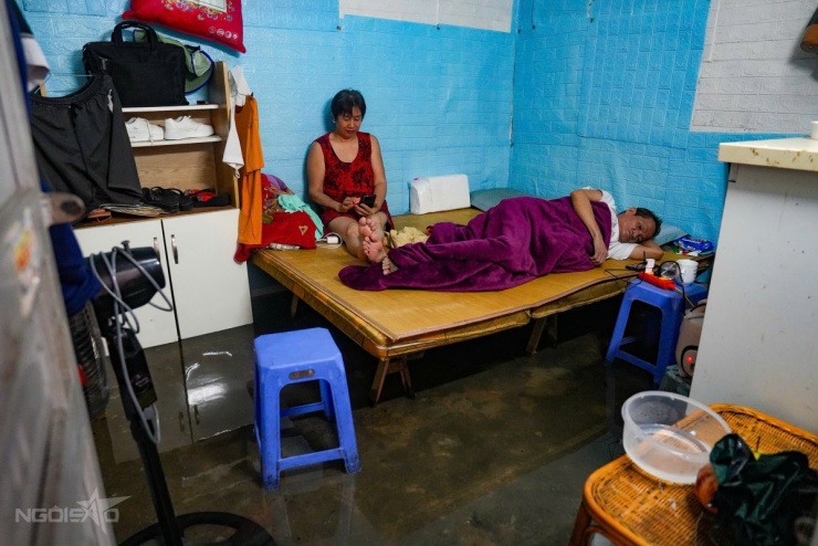 Người Hà Nội ăn, ngủ trên biển nước - 1