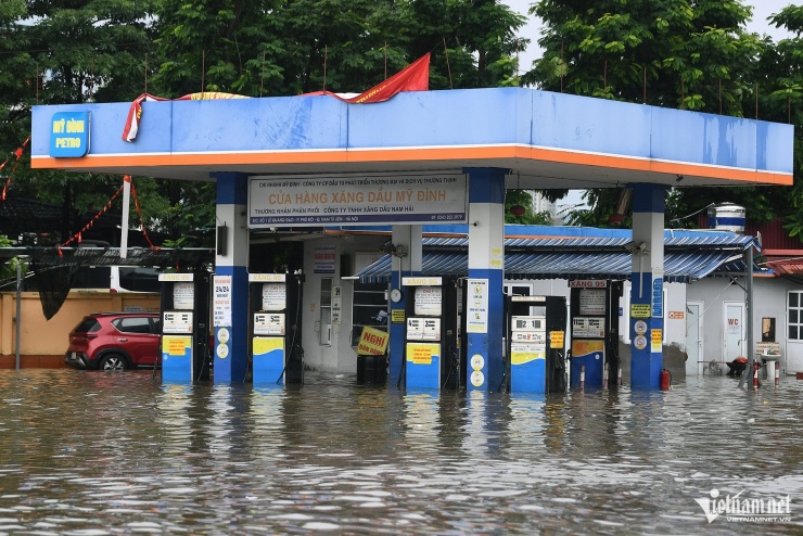 Tan hoang sóng nước trên Quảng trường Mỹ Đình - 7