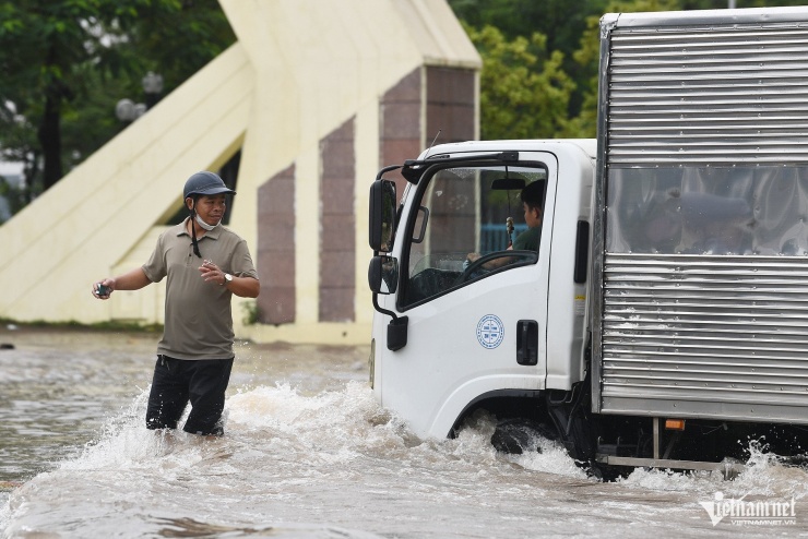 Tan hoang sóng nước trên Quảng trường Mỹ Đình - 12