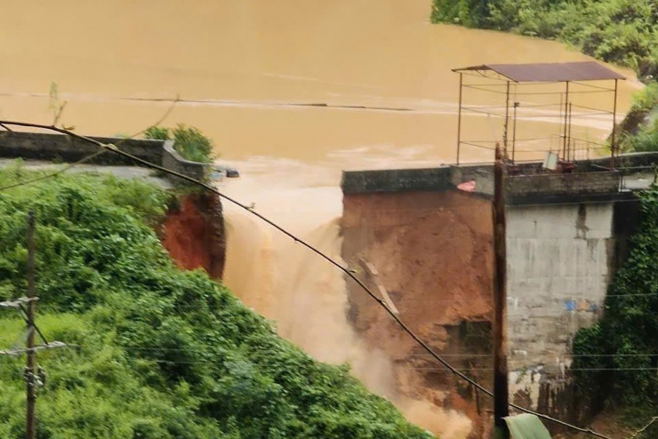 Khu vực vỡ của đập thủy điện Bắc Khê 1. Ảnh: Đ.X