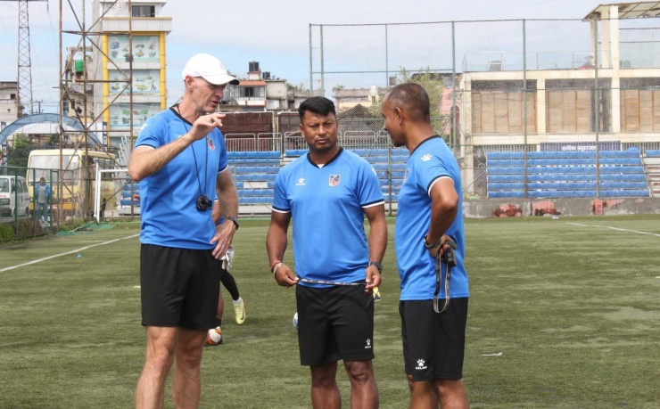 HLV Ross và các cộng sự đang đối diện với nhiều khó khăn