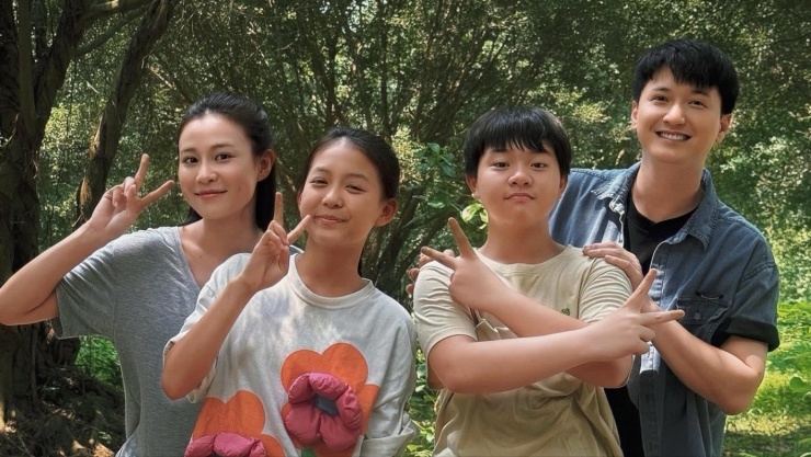 Quỳnh Châu, Huỳnh Anh vào vai Tú và Bách giai đoạn trưởng thành.
