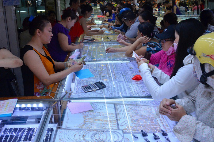 Giá vàng hôm nay lại tiếp tục nóng lên