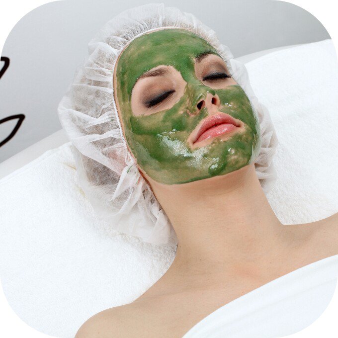 Mặt nạ từ rau chân vịt giúp dưỡng ẩm và làm sáng da...