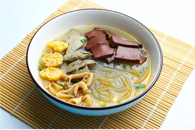 Củ nưa xào tiết vịt.