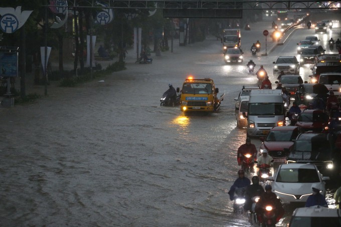 Dự báo Hà Nội mưa giông đến trưa nay - 1