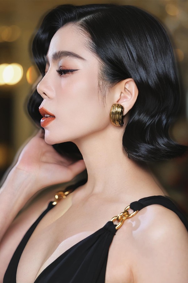 Lệ Quyên được gọi là "phú bà" Vbiz vì sự giàu có.