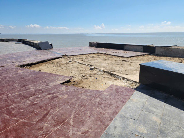 Sân khấu biển bị bong nền.