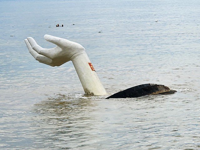 Không còn hình dáng ban đầu.