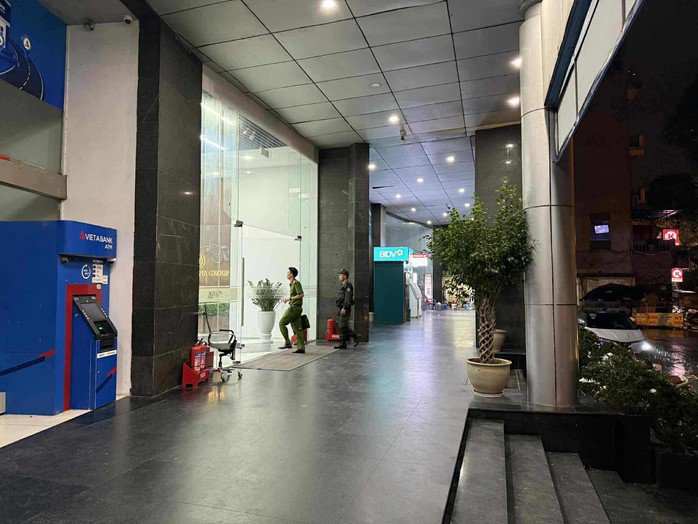Công an Hà Nội nói gì về việc cảnh sát xuất hiện ở nơi được cho đặt trụ sở công ty của Shark Bình? - 1