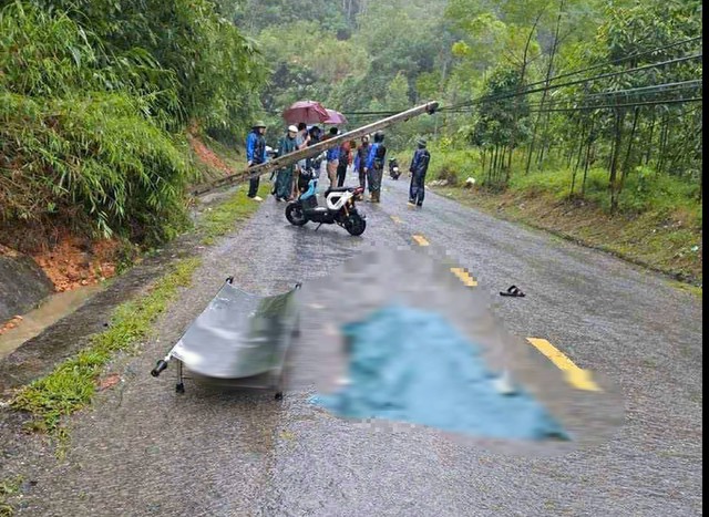 Một nhân viên y tế trường học ở xã Văn Lang, tỉnh Thái Nguyên gặp nạn trên đường đi làm - (ảnh TO).