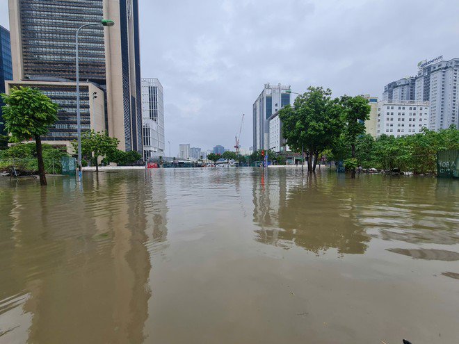 Trận mưa đặc biệt lớn sáng nay 7/10 ở Hà Nội đã gây ngập trên diện rộng