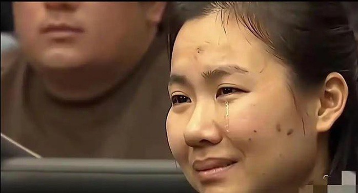 Minh Trân Trân khóc tại tòa. Ảnh: 163