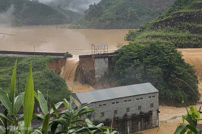 Đập thủy điện Bắc Khê 1 bị vỡ lúc 13h30 hôm nay. Ảnh: Ngọc Thành