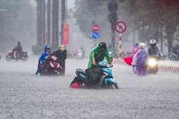 Tin tức trong ngày - Mưa lớn gây ngập 70 điểm, nhiều tuyến đường Hà Nội ùn tắc