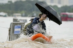 Tin tức trong ngày - Tan hoang sóng nước trên Quảng trường Mỹ Đình