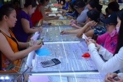 Kinh doanh - Giá vàng hôm nay, 7-10: Tiếp tục bật tăng mạnh