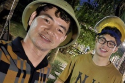 Con trai NSND Xuân Bắc cùng bố nửa đêm chống bão