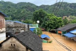 Tin tức trong ngày - Người Thái Nguyên chạy lũ trong đêm