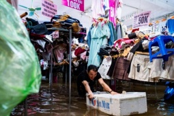 Kinh doanh ngưng trệ vì mưa ngập sau bão Matmo