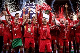 Liverpool thua 3 trận liền: Vô địch mùa trước là "ăn may", Arne Slot...