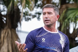 Nhà vô địch cúp C1 Harry Kewell không muốn bị V-League “quật ngã”