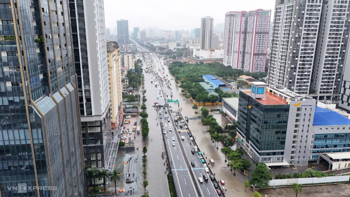 Giao thông khu vực vành đai 3, trưa 7/10. Ảnh: Văn Ngọc