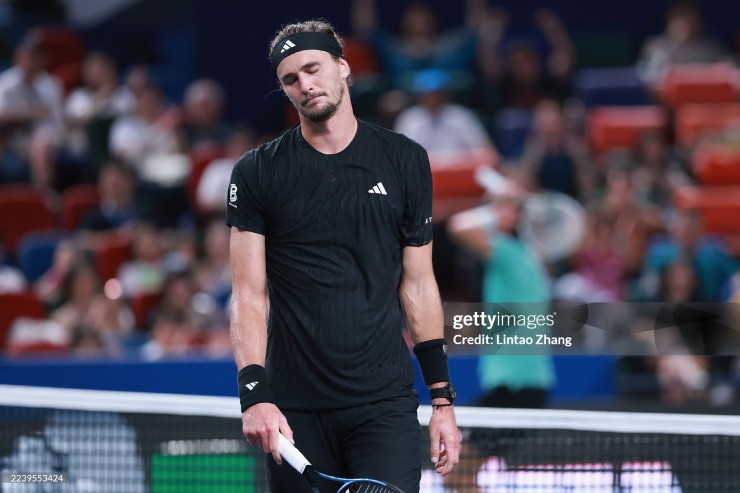 Zverev chia tay Thượng Hải Masters từ vòng 3
