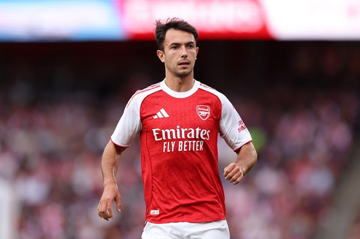 Zubimendi sẵn sàng thay thế Odegaard dẫn dắt Arsenal.