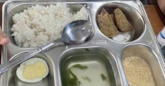 Quảng Trị: Hiệu trưởng nói gì về suất ăn 25.000 đồng của 1 học sinh ở trường gây xôn xao