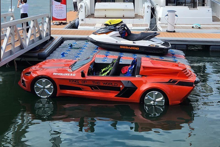 "Siêu xe lội nước" được Shark Bình đăng tải trên trang cá nhân của mình.