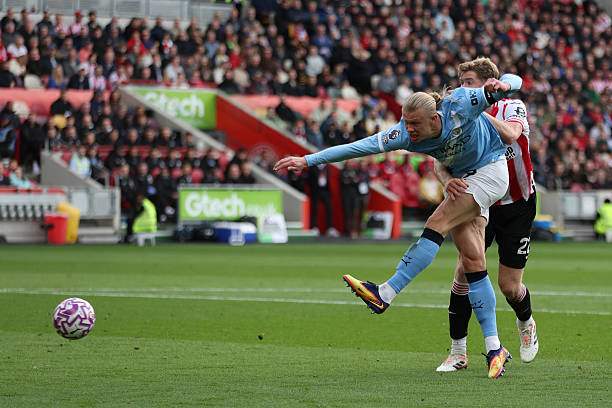 Bóng dài, bóng bổng, các đường chuyền trực diện... là những thứ rất hợp để Haaland "khai hỏa"