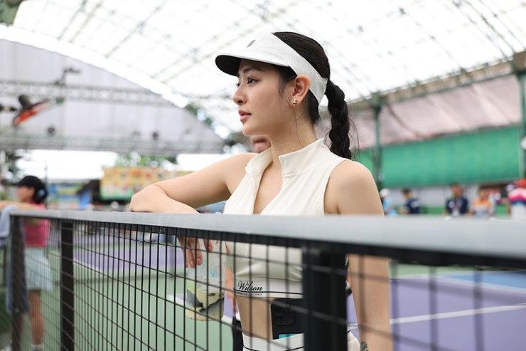 “Nhờ chơi bóng bàn, tôi luyện cho mình phản xạ tốt hơn. Tuy nhiên, những cú dink của tôi chưa thật sự tốt. Bên cạnh đó, tôi sẽ còn phải cải thiện nhiều ở chiến thuật thi đấu. Dù vậy, tôi vẫn rất vui khi mình được góp mặt ở một giải đấu ý nghĩa, đem đến một mùa Trung thu ấm áp cho các em nhỏ khó khăn”, người đẹp chia sẻ.