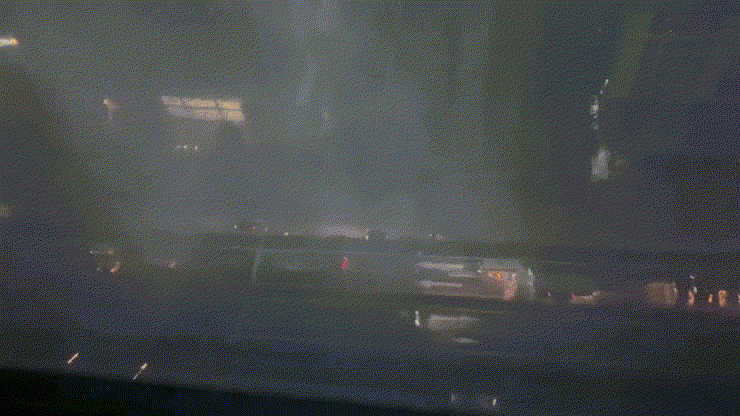 Hà Nội: Ô tô, xe máy lại 'bơi' trong biển nước sau mưa lớn do bão số 11 - 1